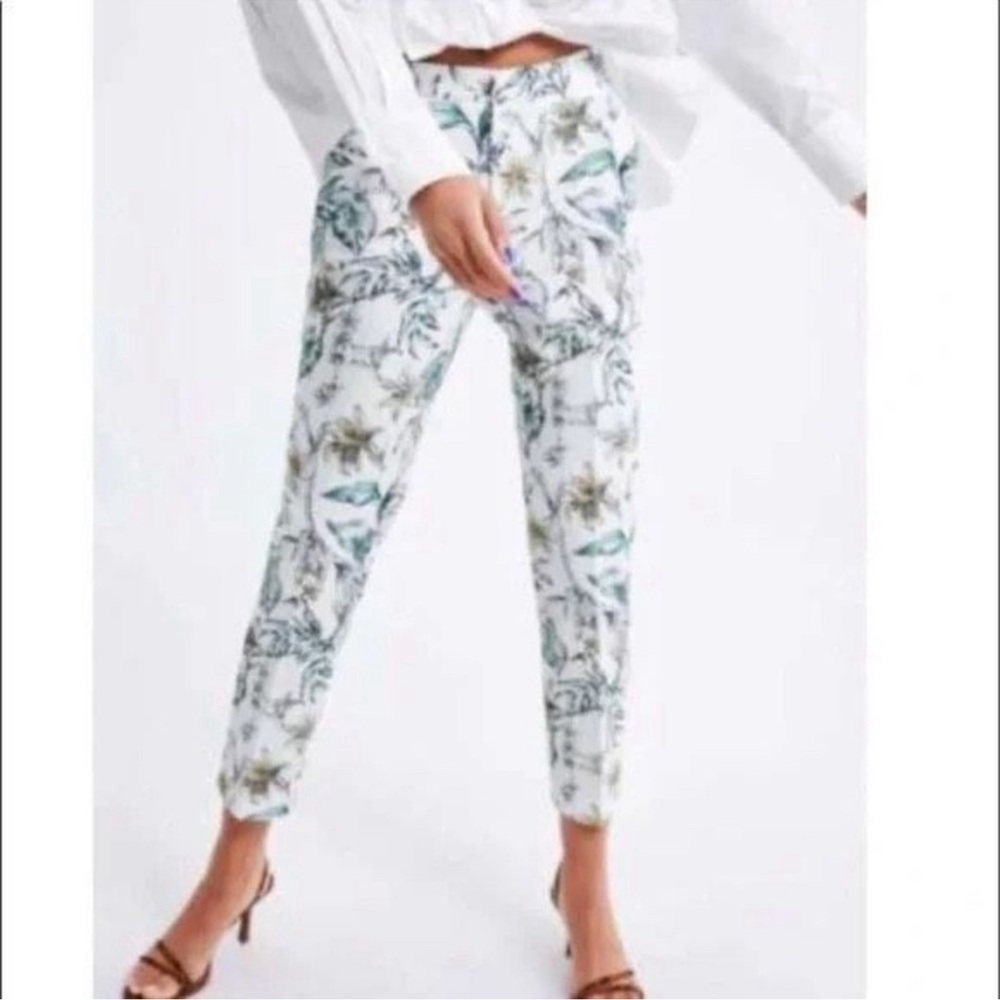 Zara Women's size Small White with Rainforest Design Zip Up Ankle Dress Pant EUC